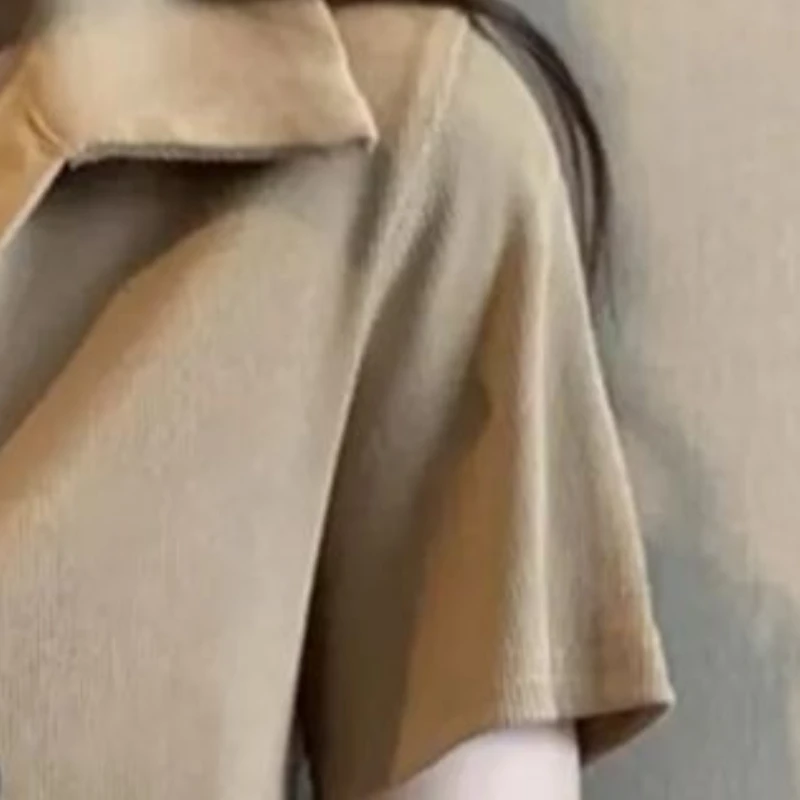 Spice girl camiseta de manga curta com decote em v feminina 2024 verão nova frente ombro lapela bainha curvada não-pilling camisa polo maré superior