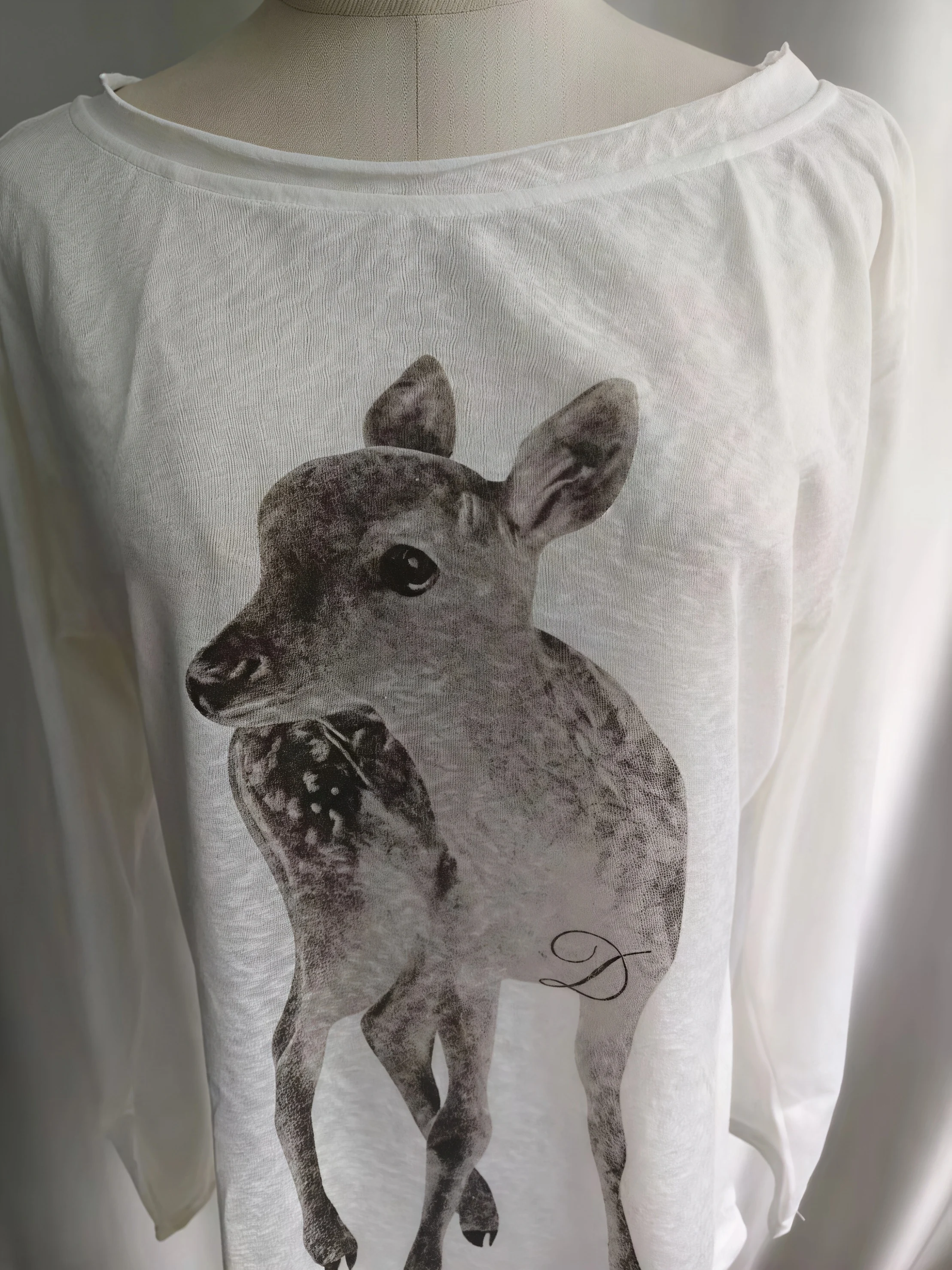 Damen Off-Shoulder Langarm-T-Shirt mit Hirsch-Tier-Print, locker geschnitten, lässig, aus dünner Baumwolle, mit U-Ausschnitt, Oversized-Oberteil – Detail 8