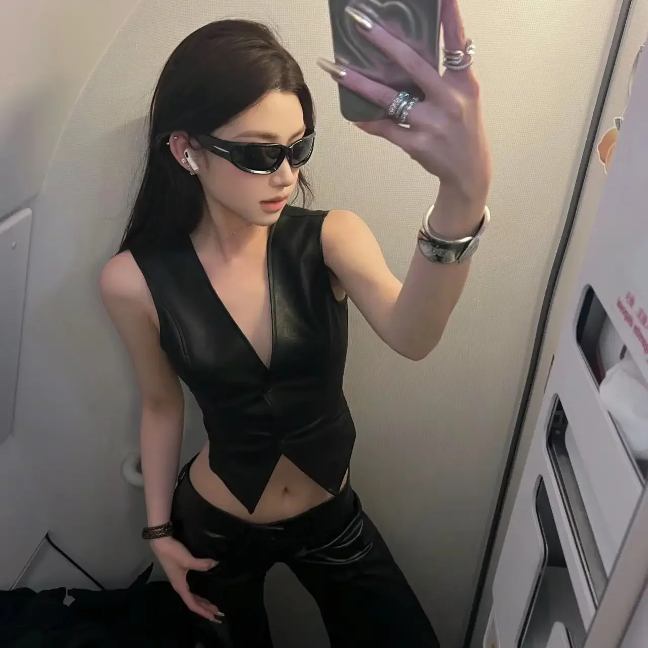 

Summer Cool Pulled Sister Waist Short Sleeveless Top American Spicy Girl Black Matte Leather Vest Women Outdoor