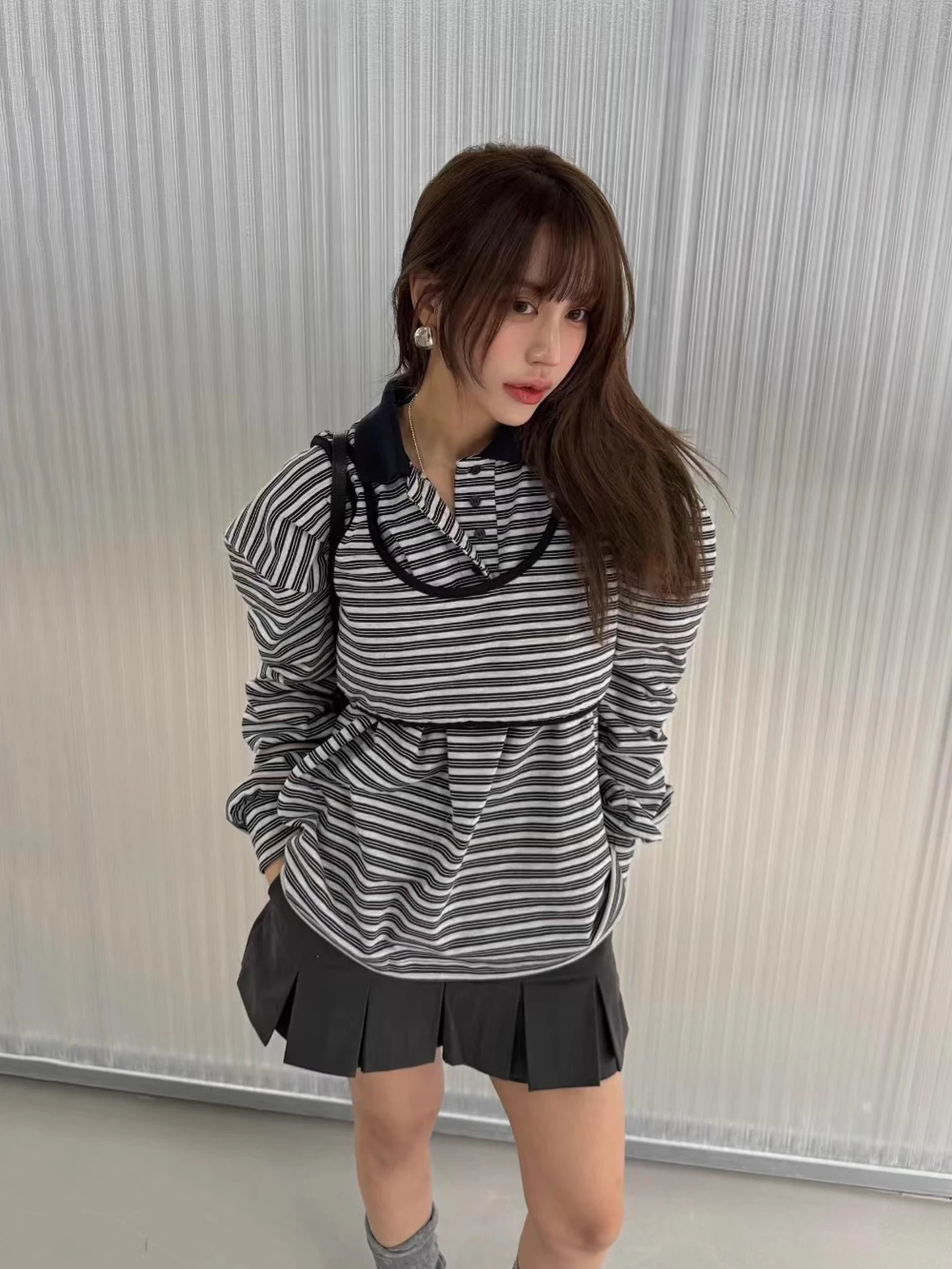 シックな秋のヴィンテージ風 ネロングスリーブ ストライプTシャツ レディース オルト スレセット ベスト付き ファッショナブルな通勤スタイル