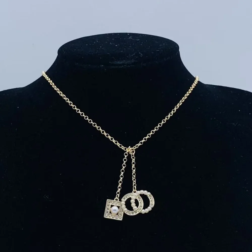 

Ожерелье с двойной буквой C 2025 года, женское бутиковое ожерелье знаменитостей High Sense