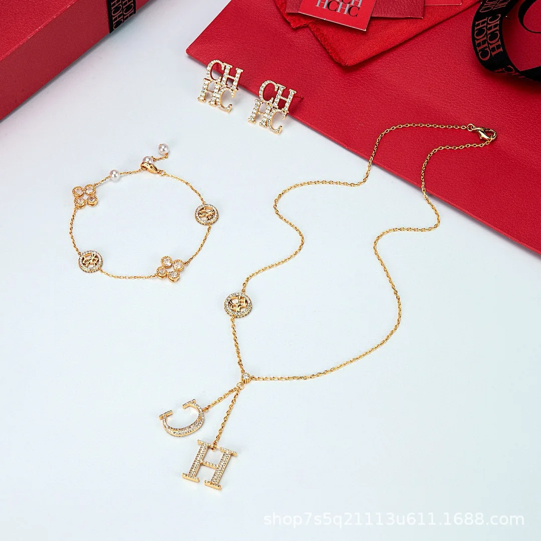 أقراط CHHC 2026 للنساء، تصميم الأبجدية المتلألئة، مجوهرات الأذن هيبوالرجينيك، فكرة هدية عصرية لها #5