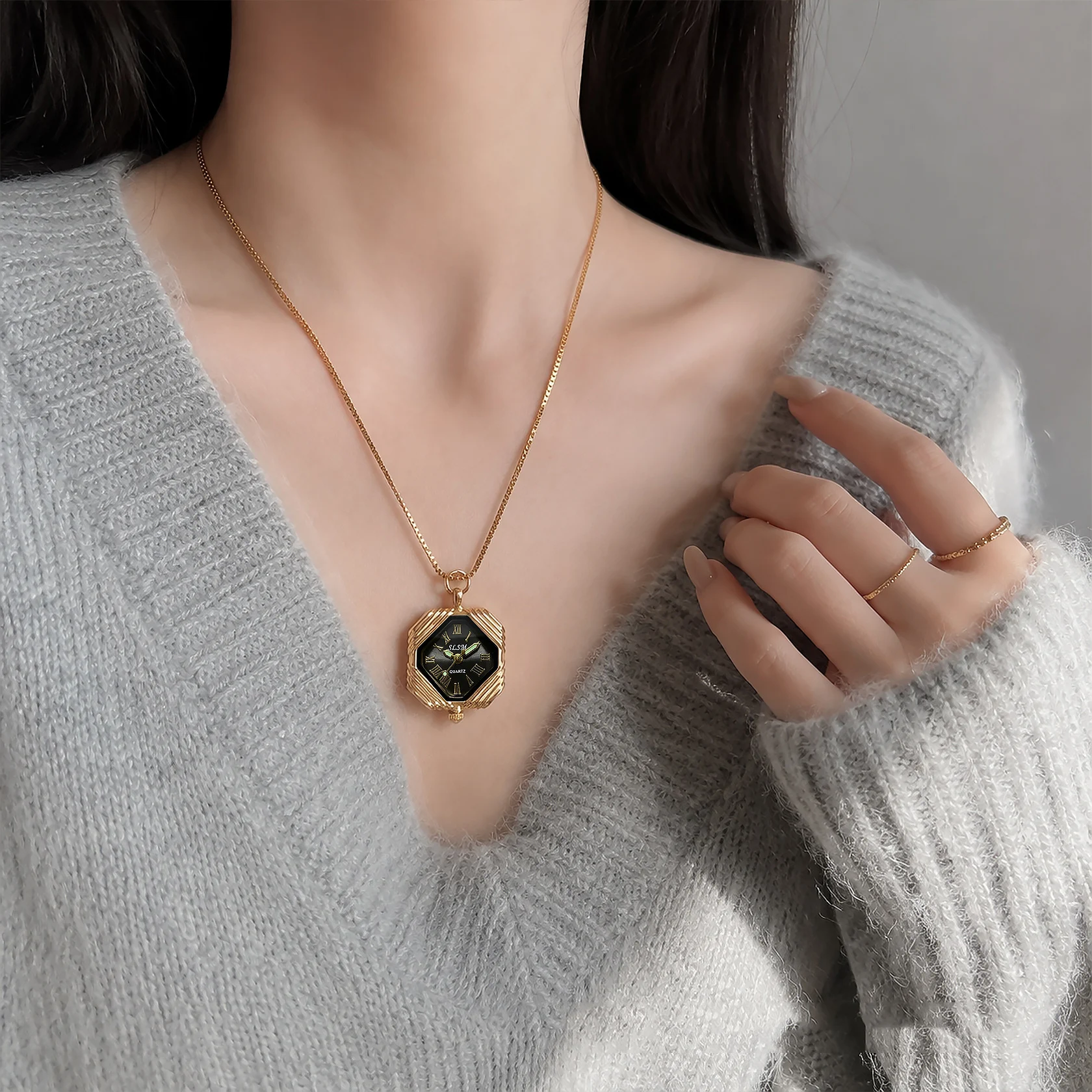 New Women's Necklace Pocket Watch, Light Luxury Fashion Square Sun Patterned Quartz Watch, Fashion Accessories