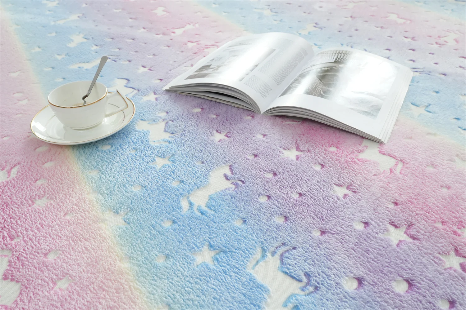 Rainbow Unicorn Pattern Glow in The Dark Area Rug Large Area Rug Carpet Glowing in The Dark Big Stars for Children Room Decor