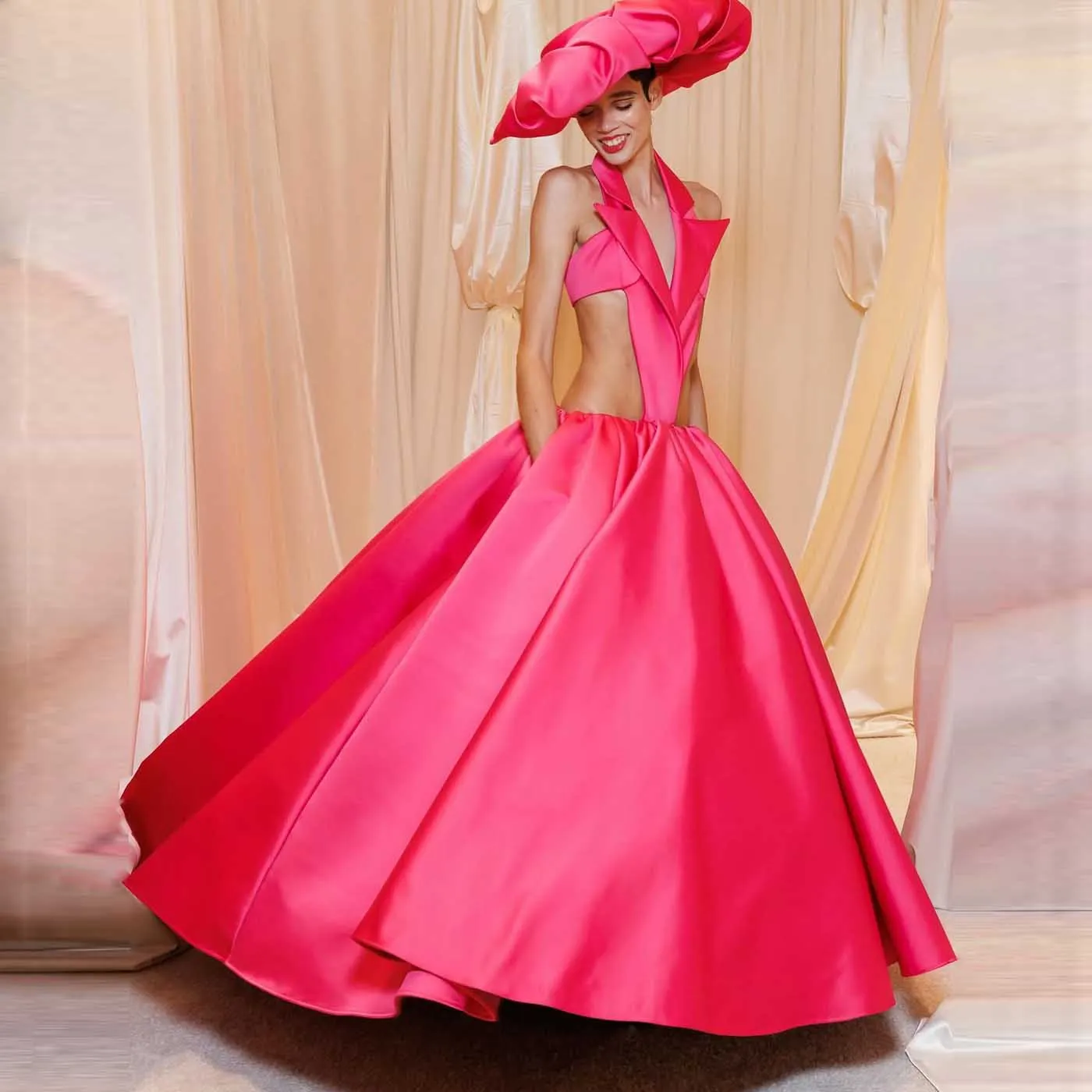 ชุดราตรีออกงานปี 2026 ดีไซน์เก๋ไก๋ โชว์หลังเซ็กซี่ ชุดออกงานผู้หญิง ดีไซน์ชิค ชุดเซ็ตเว้าแหวก ชุดราตรีงานพรอม ชุดออกงาน ชุดทางการ ตัดเย็บตามสั่ง