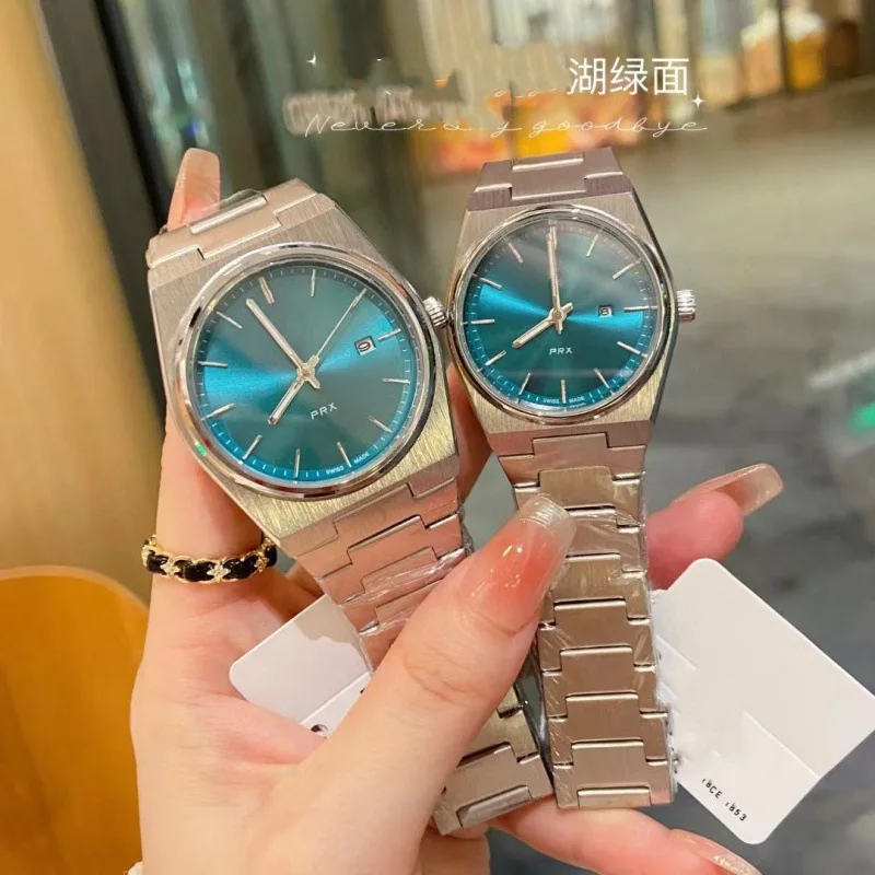 ​ 2025 ساعة كوارتز فاخرة بلون الحلوى للنساء الياقوت كريستال الفولاذ المقاوم للصدأ مقاوم للماء 30 متر ساعة زوجين أنيقة الموضة