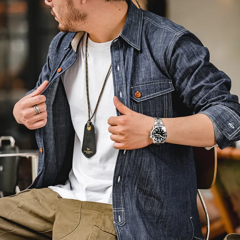 Maden Chemise en denim rétro, fine et à manches longues, avec col à revers et détails en couture. En coton, idéale pour les hommes au printemps et