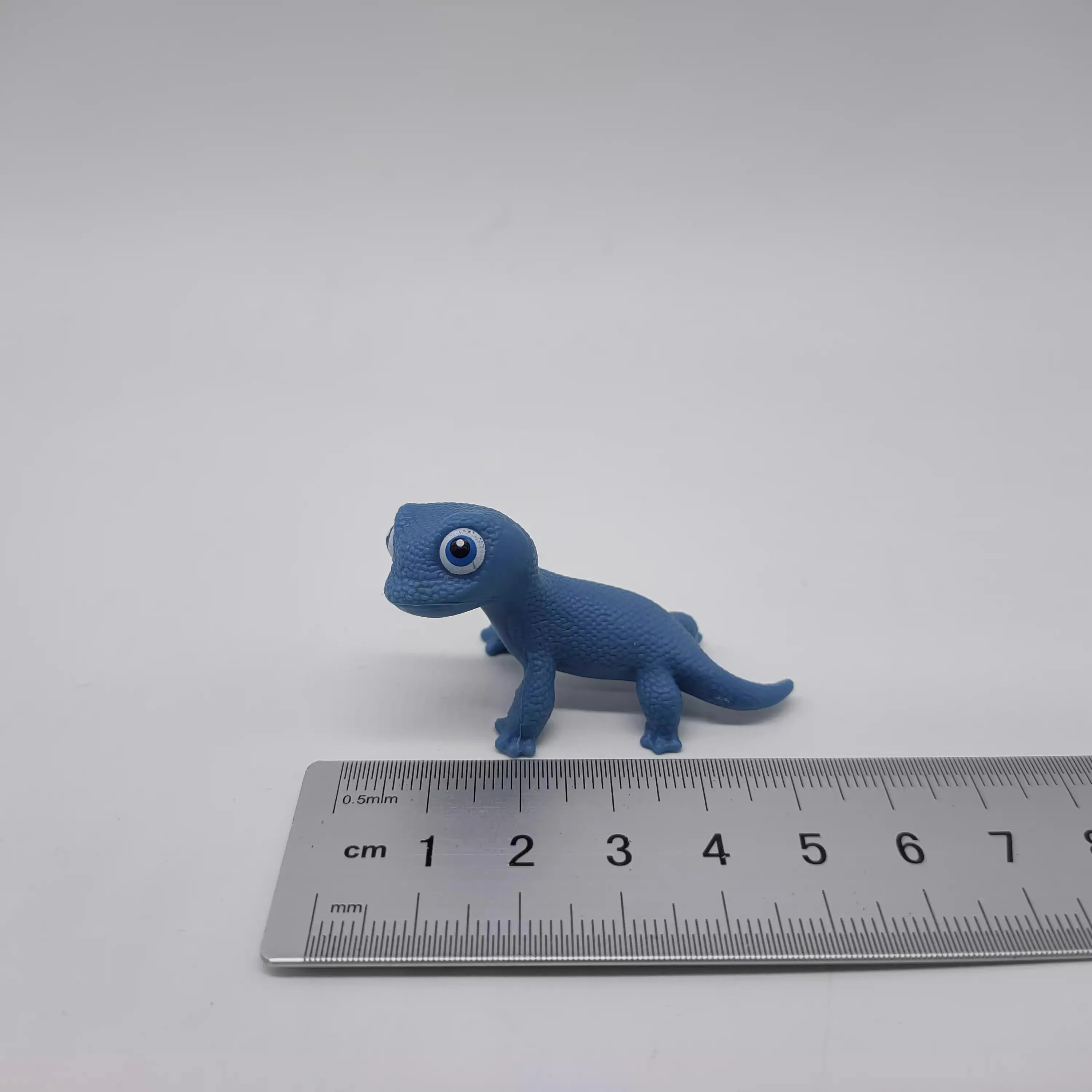 Special Offer New Brand Original Chameleons cute cartoon mini doll animal huanlego