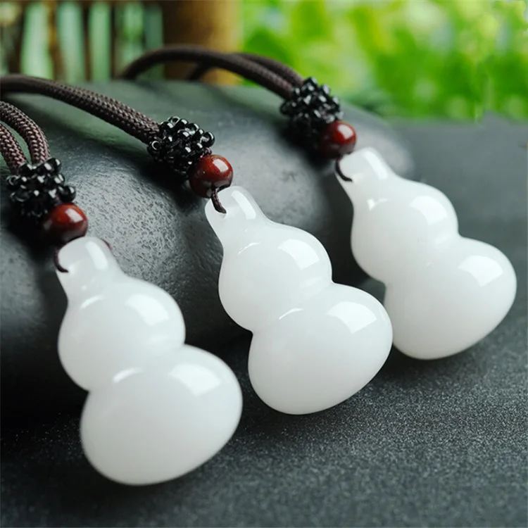 Exquisite jewelry gold wire jade white jade vase pendant jade scale safety buckle gourd chicken heart-shaped pendant