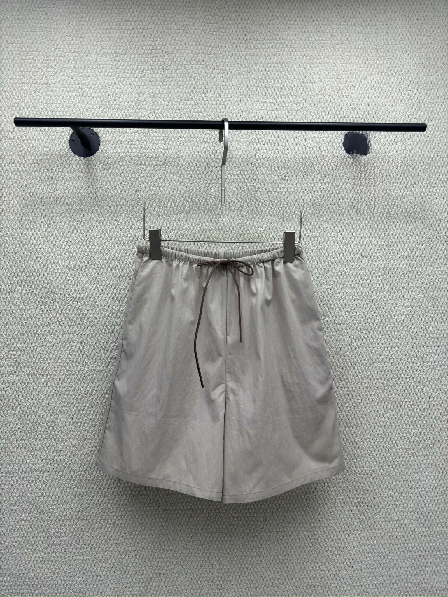 

Женские повседневные шорты с высокой талией и эластичным поясом, высококачественные, модные, для работы, больших размеров, прямого кроя, из полиэфирного волокна.