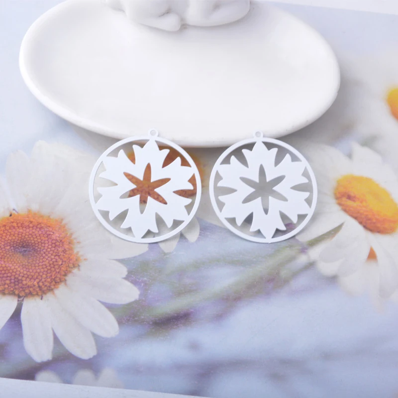 20 Stück AB9335 Messing-Schmuckanhänger in Form von Schneeflocken und Blättern, bemalte Weihnachtsanhänger, DIY-Accessoires für Damenohrringe – Detail 10