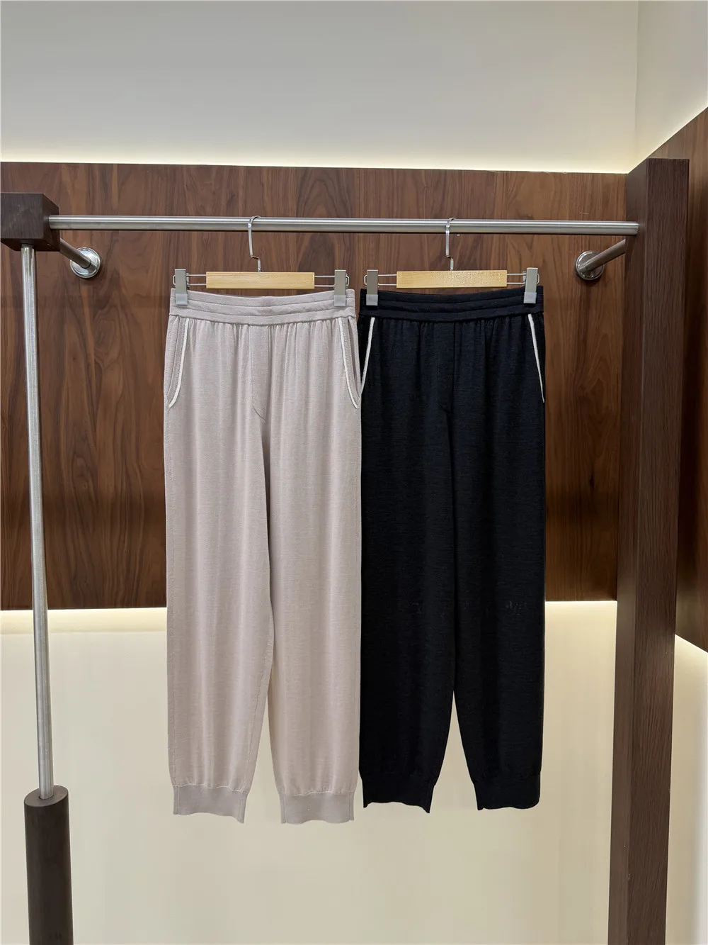 

Women's Silk-Wool Beading Elastic Waist Casual Knit Pants