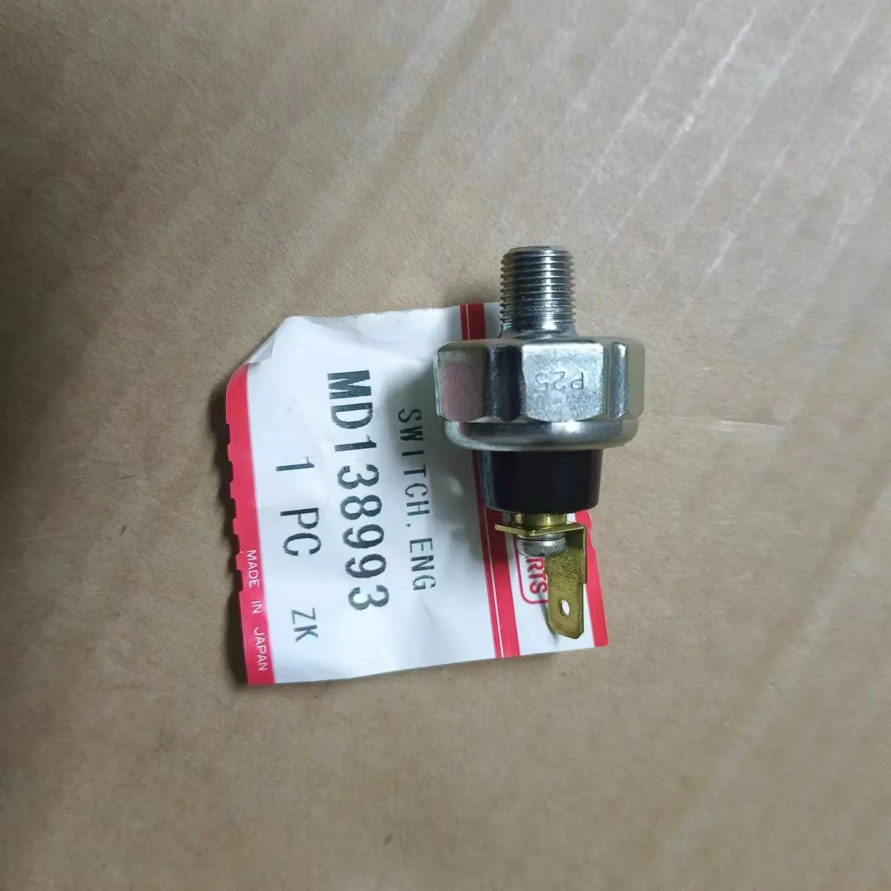 مفتاح ضغط زيت المحرك لميتسوبيشي الكسوف ديامانتي لانسر EVO 8 MD138993 أصلي