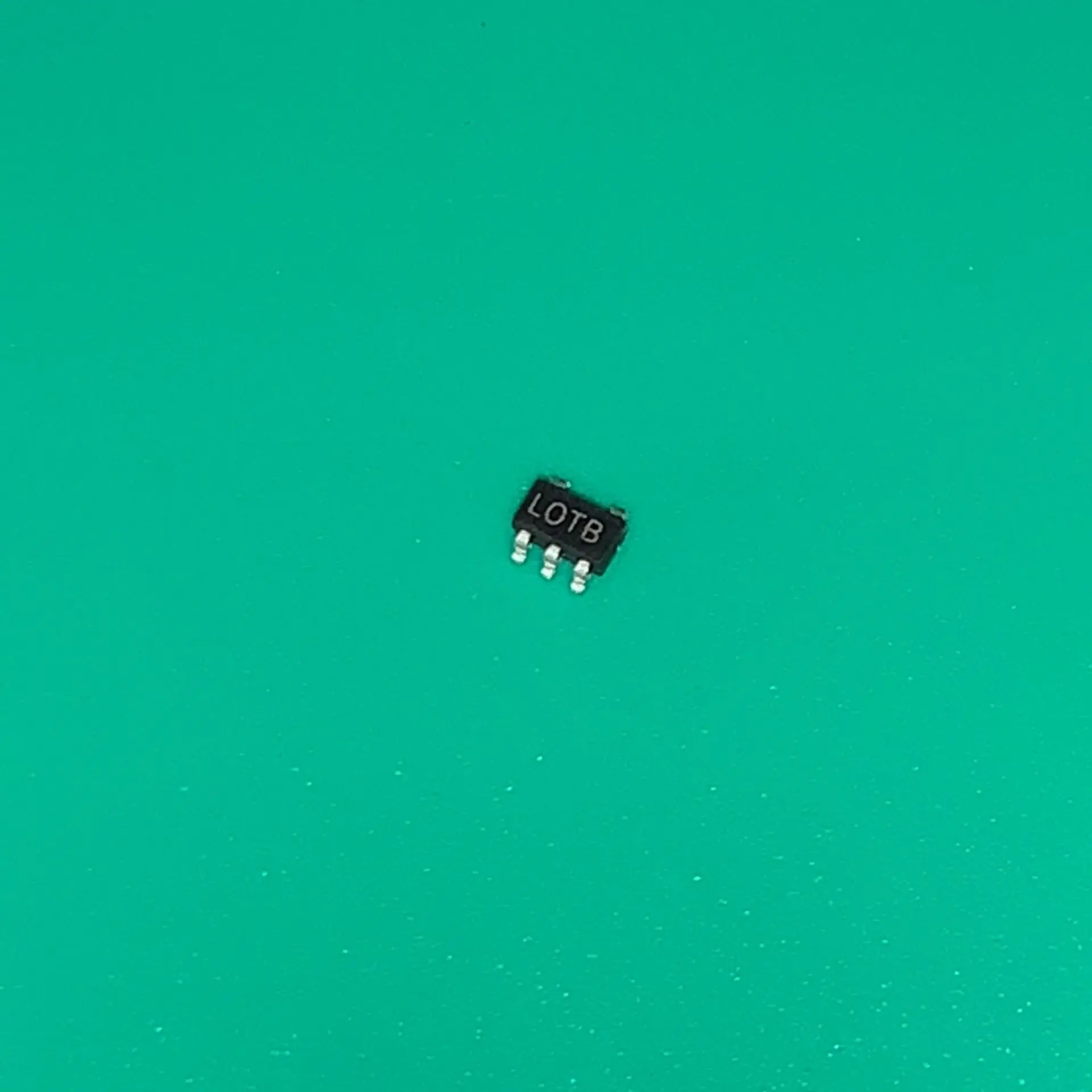 

LP2985IM5-4.0 SOT-23-5 LOTB LP 2985 IM5 -4.0 IC REG LINEAR 4V 150MA SOT23-5 LP2985IM5X-4.0 LP2985 IM5-4.0 LP2985IM5-40