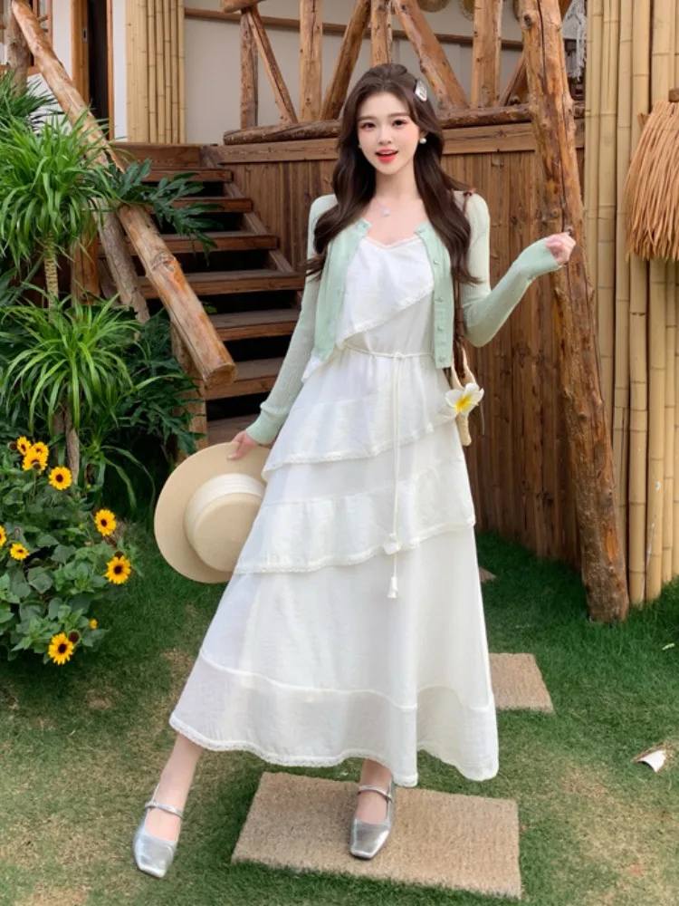 

Летний комплект больших размеров: новое дизайнерское платье-сарафан с эффектом похудения и универсальный кардиган для защиты от солнца. Женский повседневный модный комплект.