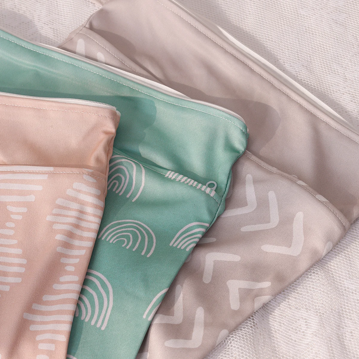 HappyFlute نمط جديد INS 30*40 سنتيمتر عالية السعة مزدوجة سستة تصميم مقاوم للماء وقابل للغسل متعدد السيناريو استخدام حفاضات Wetbag