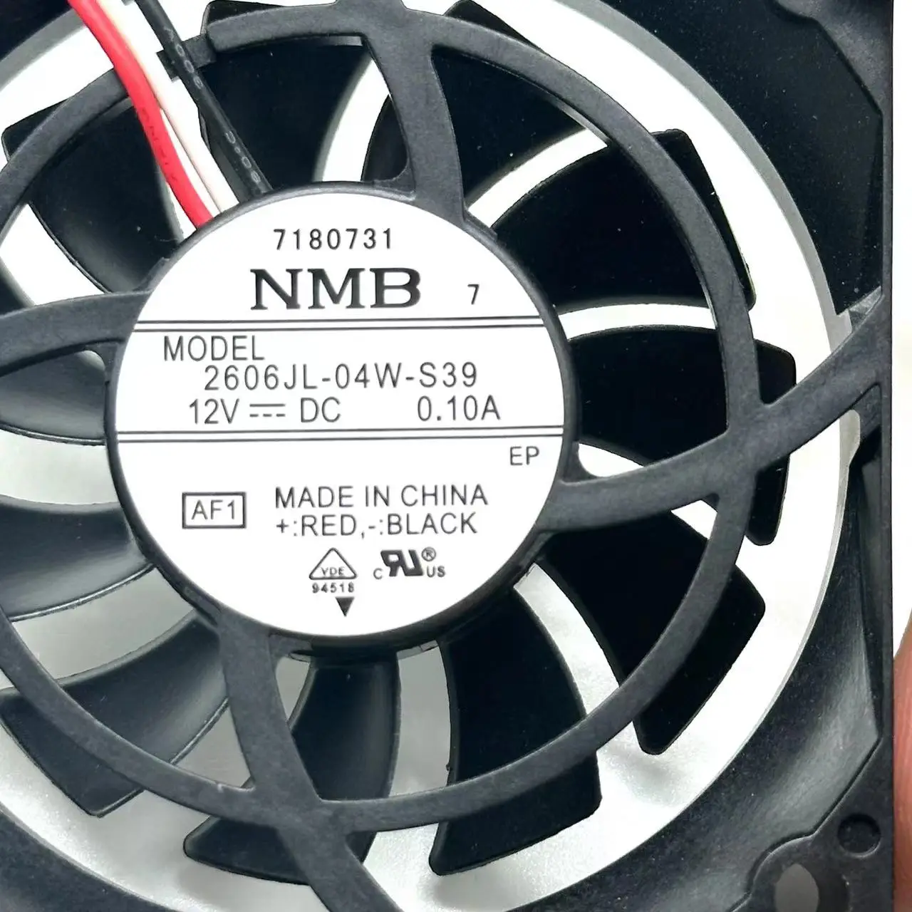 NMB-MAT 2606JL-04W-S39 AF1 DC 12V 0.1A 70x70x15mm 3-Wire Server