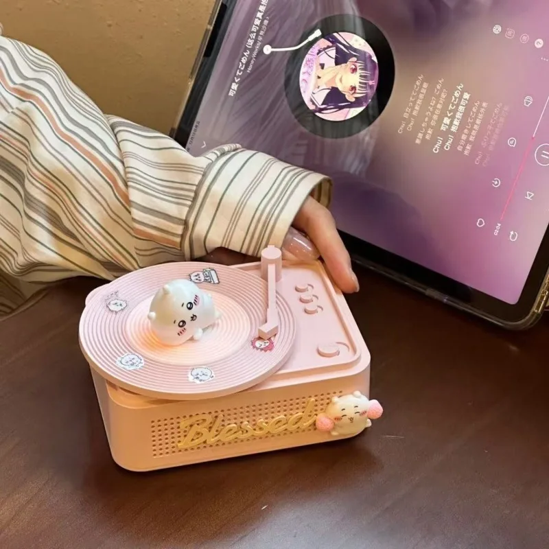 

Аниме-колонка Chiikawa Bluetooth: подарок на день рождения для друзей, ретро-винил, атмосфера Хачиваре, мультяшный стиль, милый дизайн