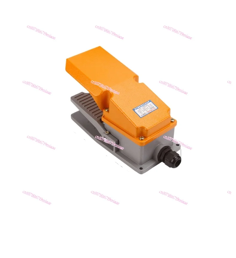 

LT4 Footswitch with Strip Line Aviation Connector Plug Pedal Type Self-Reset 220v 15A