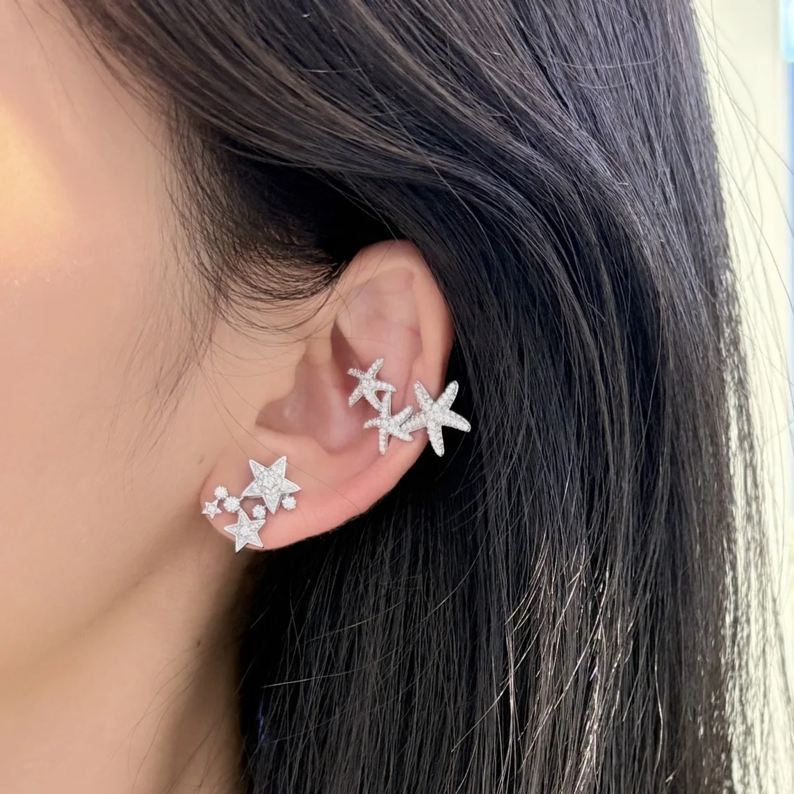 

Enchanting Shooting Star Stud Earrings: A Celestial Touch of Elegance-Premium Quality.Flawless Details.Zero Cheap Feel
