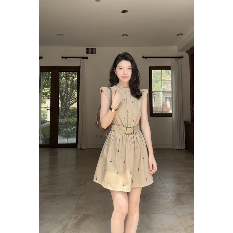 

Платье А-силуэта с вышивкой в виде пчелы, завышенной талией и поясом, из полиэстера, для повседневной носки, с круглым вырезом, комфортное, для поездок на работу.