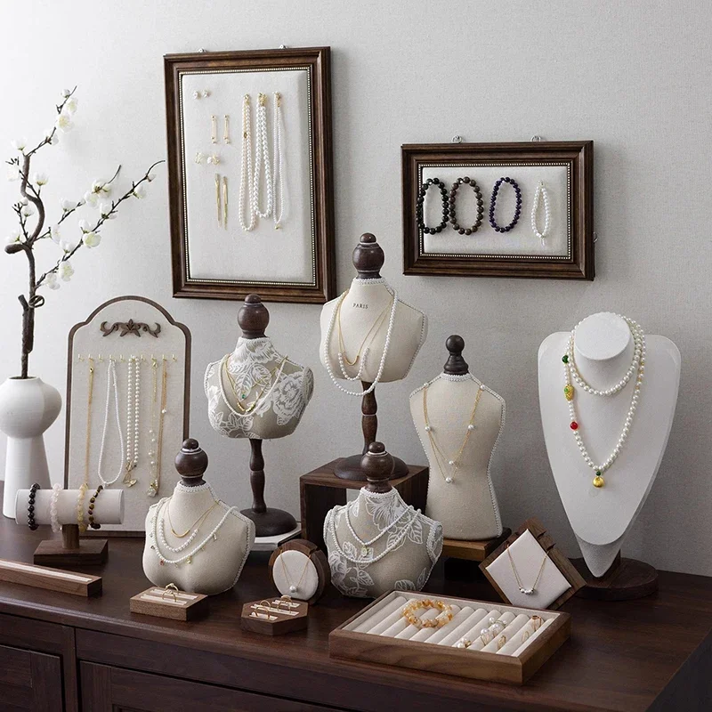 Luxury Necklace Display Portrait Model Wooden Window Jewelry Displays Rack Counter Bracelet Ring Organizer Display Props