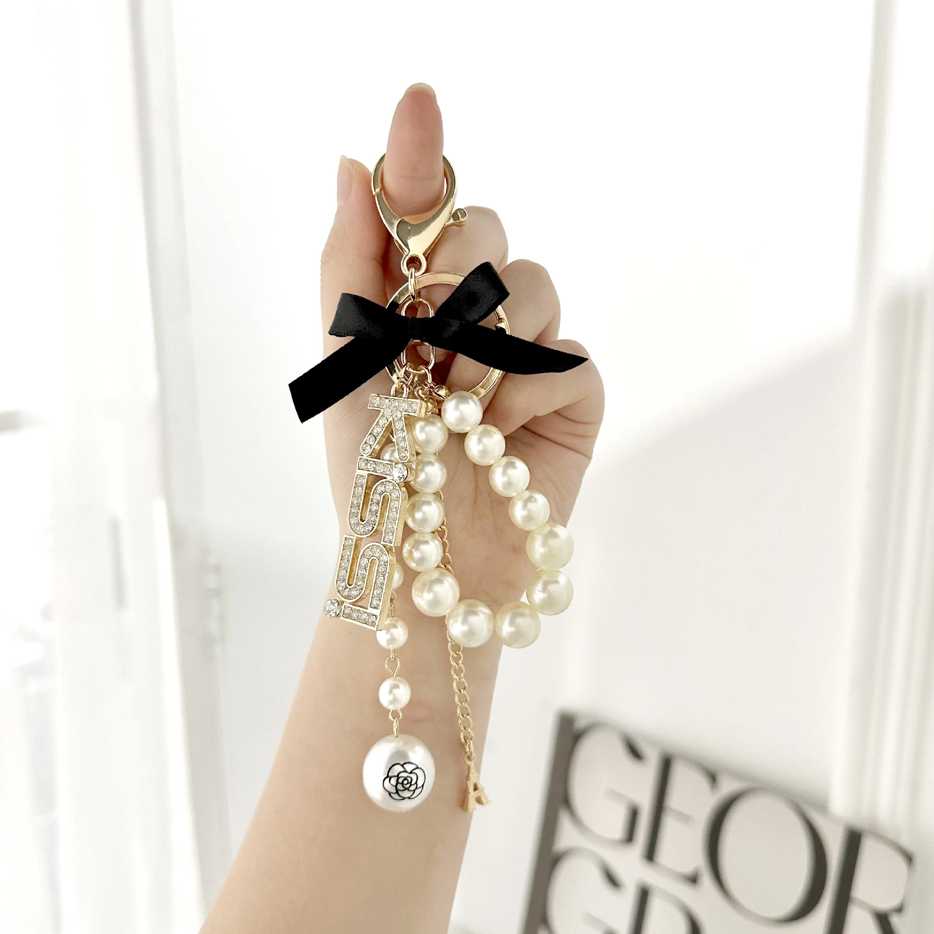 Creative Pearl Chain Letter KISS Iron Tower Bowknot Keychain Bag Car Pendant Keyring Women Girlfriend Gift Jewelry Accessories