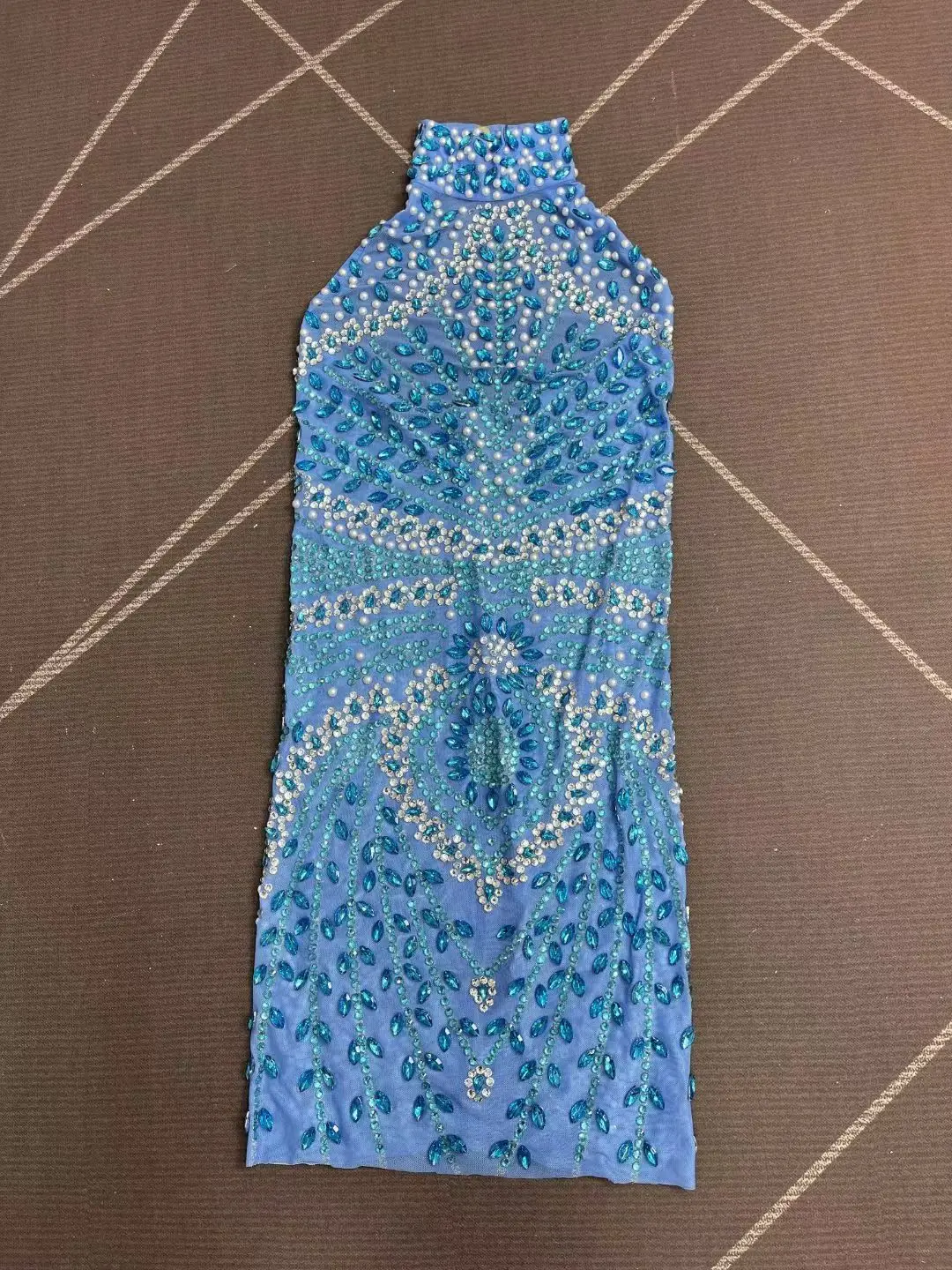 Heyelan 2025 Abito da sera da donna di fascia alta Abito sexy da ballerina di celebrità con spalle scoperte e collo appeso con diamanti intarsiati