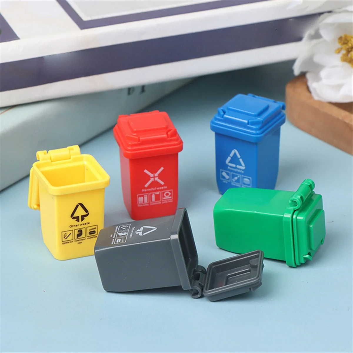 5Pcs Doll House Miniature Trash Can Model Accessories Furniture Toys Garbage Truck Cans Curbside Vehicle Bin Toy Gifts