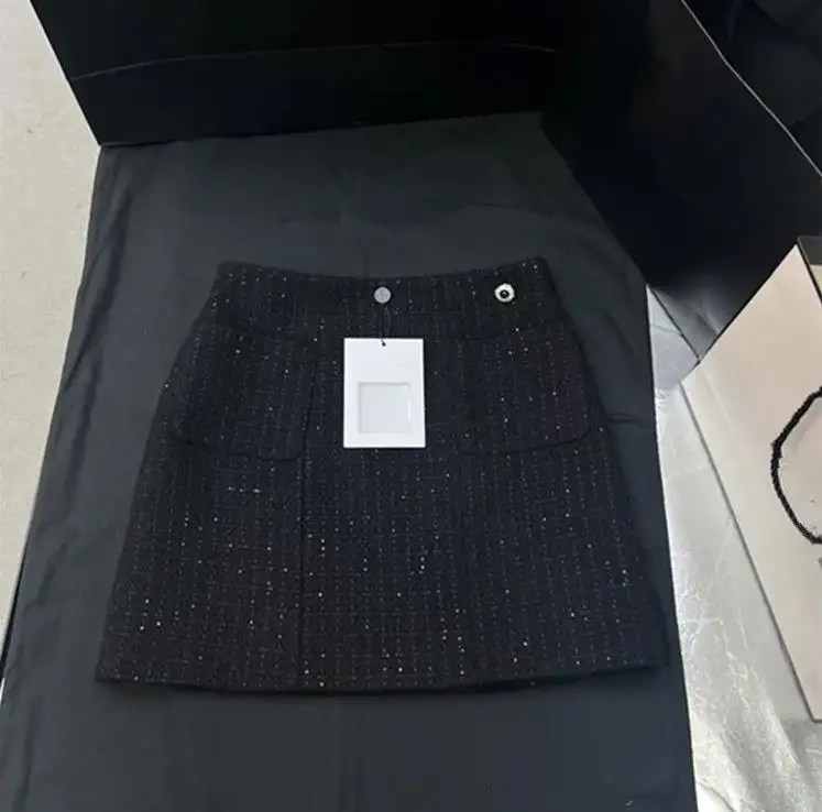 Customized European and American women's clothing for winter 2025 Long-sleeved lapel single-breasted black tweed coat skirt
