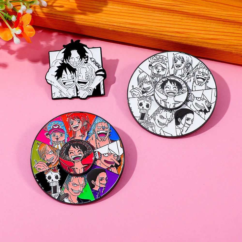 Rotatable Straw Hat Crew Enamel Pin Luffy Brooch Anime Metal Lapel Badge for Backpack Jacket Cosplay Collection Gift