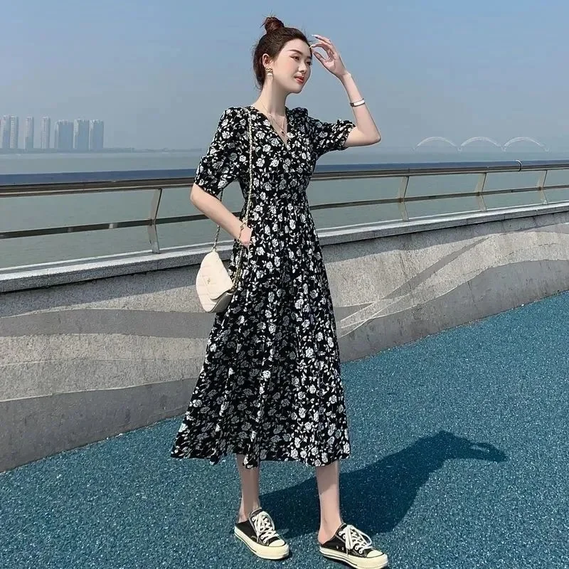 

Fragmented Flower Dress for Women 2024 New Summer Mid length Slim V-neck High end Short Sleeve Long Dress for Women