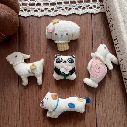 Premium Stuffed Fabric Cartoon Animal Hair Clip Brooch Lightweight Soft Multicolor Pendant for Hat Phone Case Bag Shoes Socks