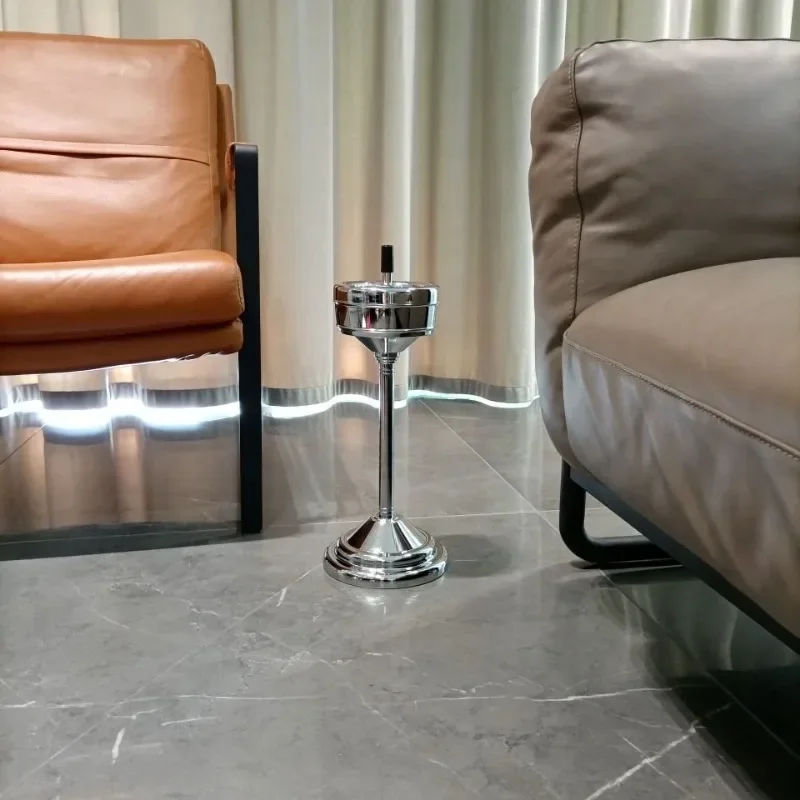 Outdoor Standing Ashtray Stylish Ashtray with Lid Luxurious Ashtrays Metal Design Ashtrays Creative Cigars Accessorie Decorative