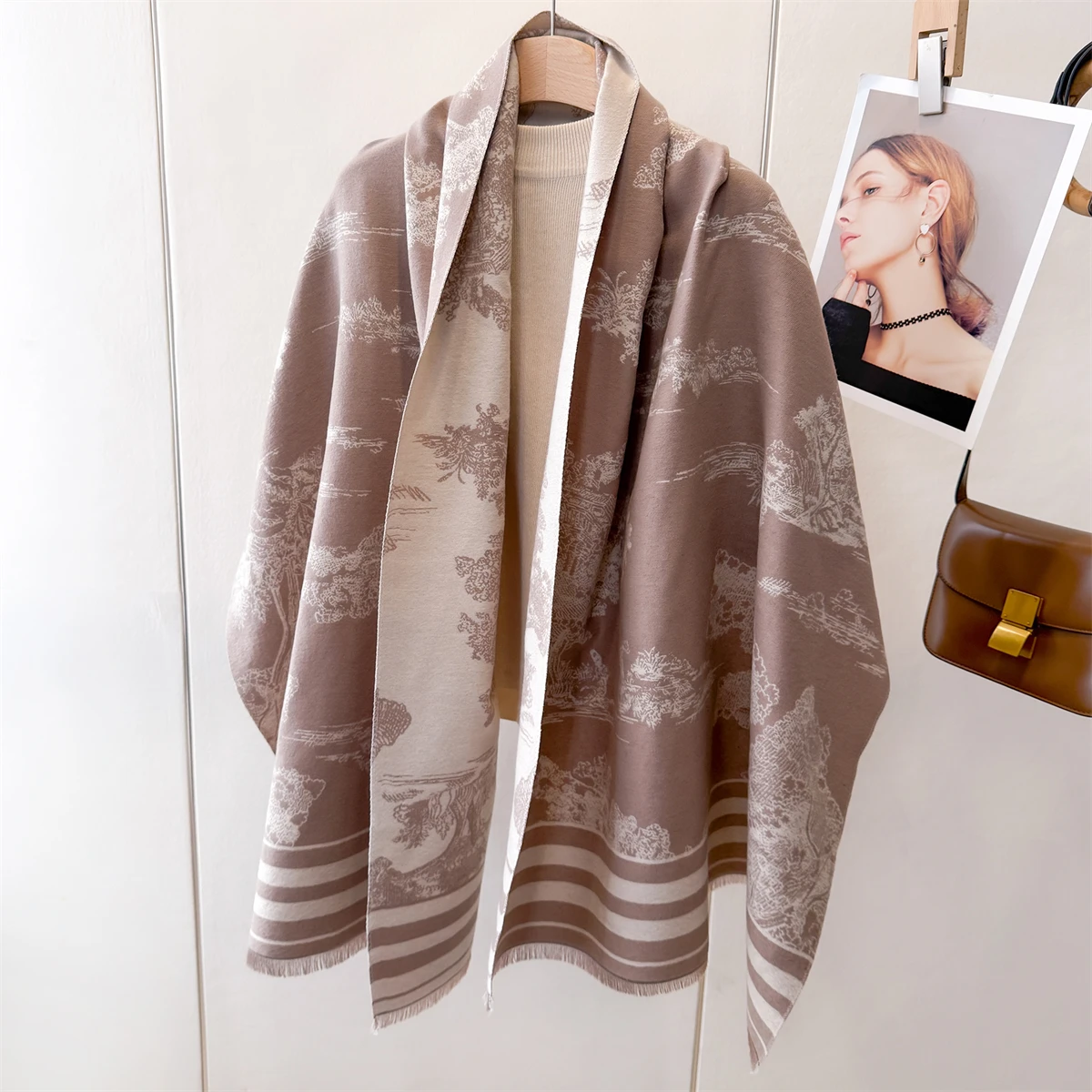 

Новинка 2025 года, брендовый элегантный шарф с бантом и принтом, мягкая теплая шаль из пашмины с бахромой, осенне-зимнее уличное холодостойкое ветрозащитное одеяло