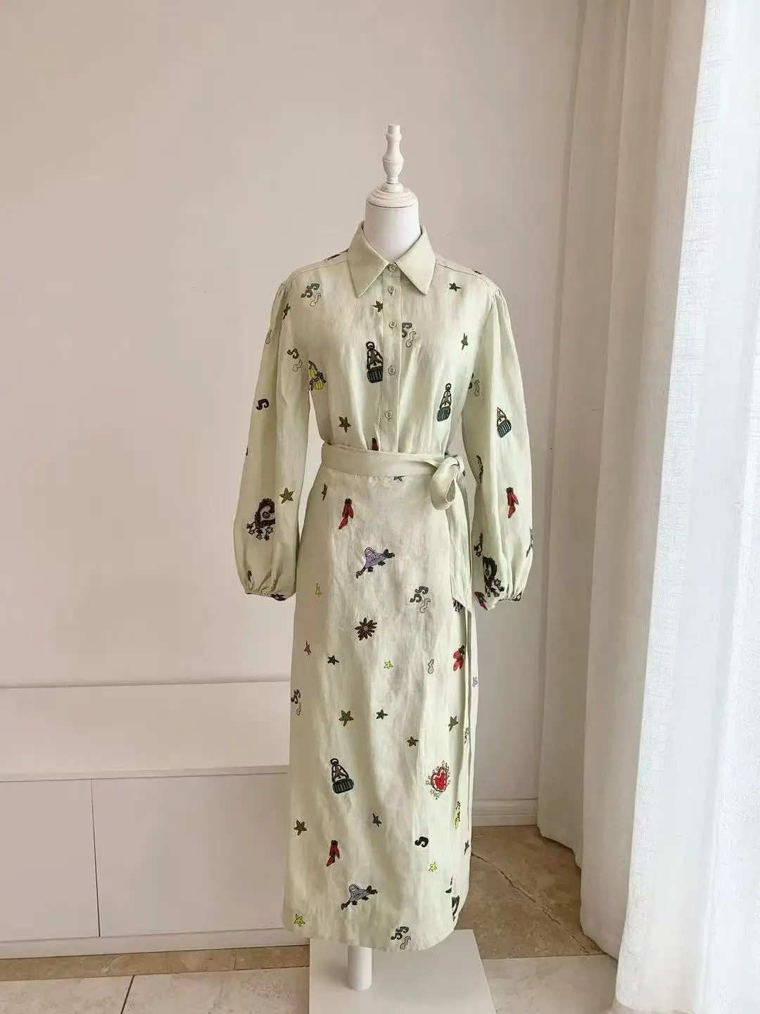 

Women's Lin Shirt Autumn New Style Turn-down Collar Bubble Sleeve Embroidery Elegant Top with Slim Belt Elegant Mini Skirt Set