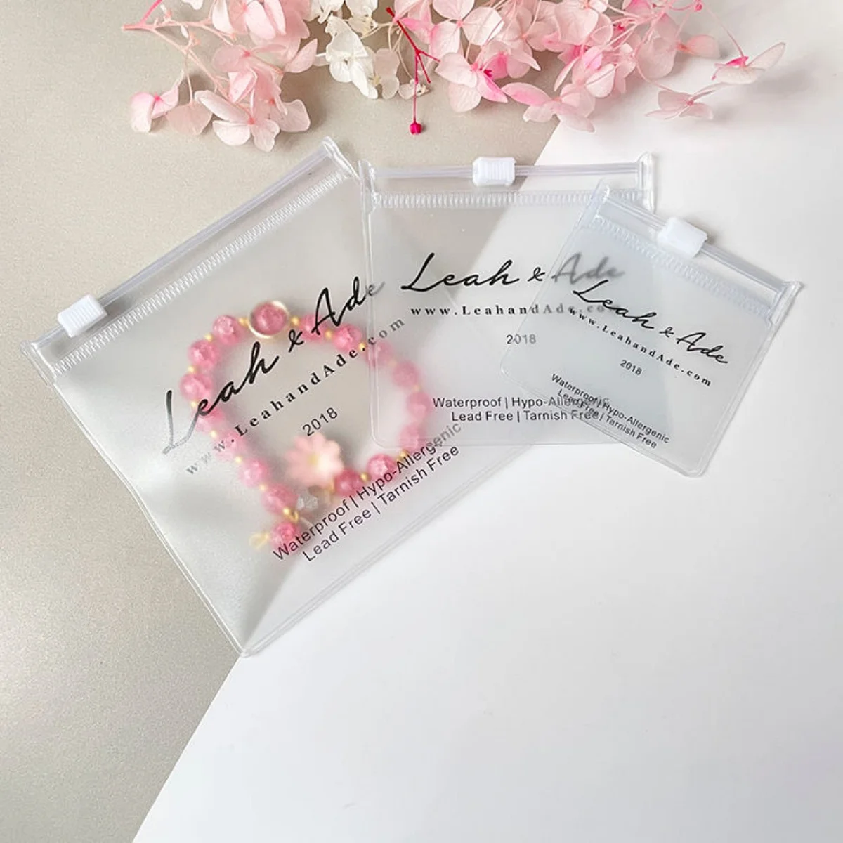 

100 шт., матовая прозрачная мини-сумка на молнии с логотипом, прозрачная сумка для колец и сережек, маленькая сумка для ювелирных изделий из ПВХ, упаковка для ювелирных изделий с