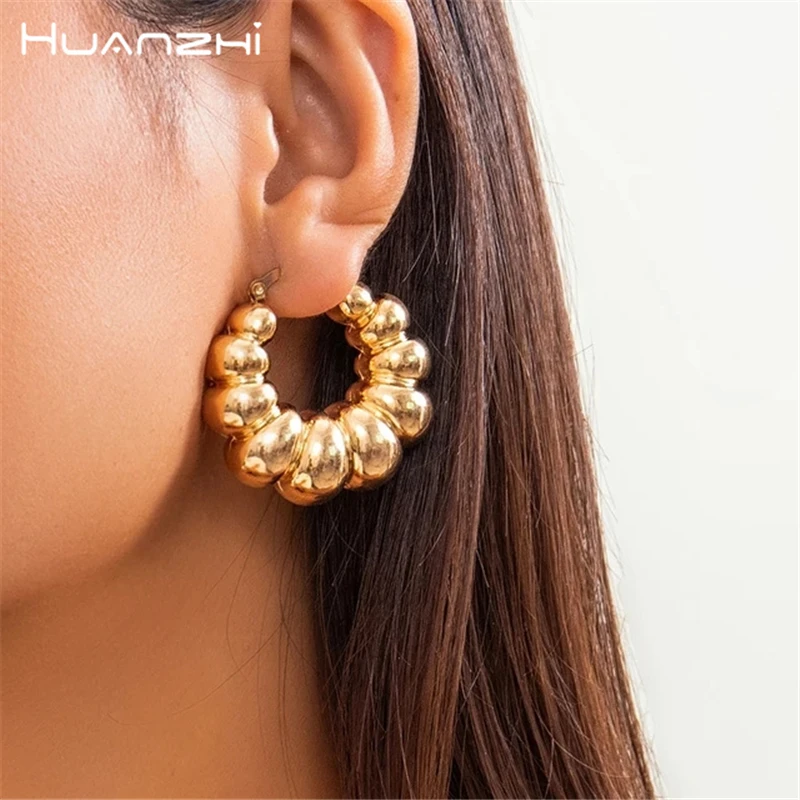 HUANZHI Gold Plated Cowhorn Shaped Smooth 4CM Metal Large Ear Loop Irregular Ear Buckle Earrings for Women Exaggerated Jewelry