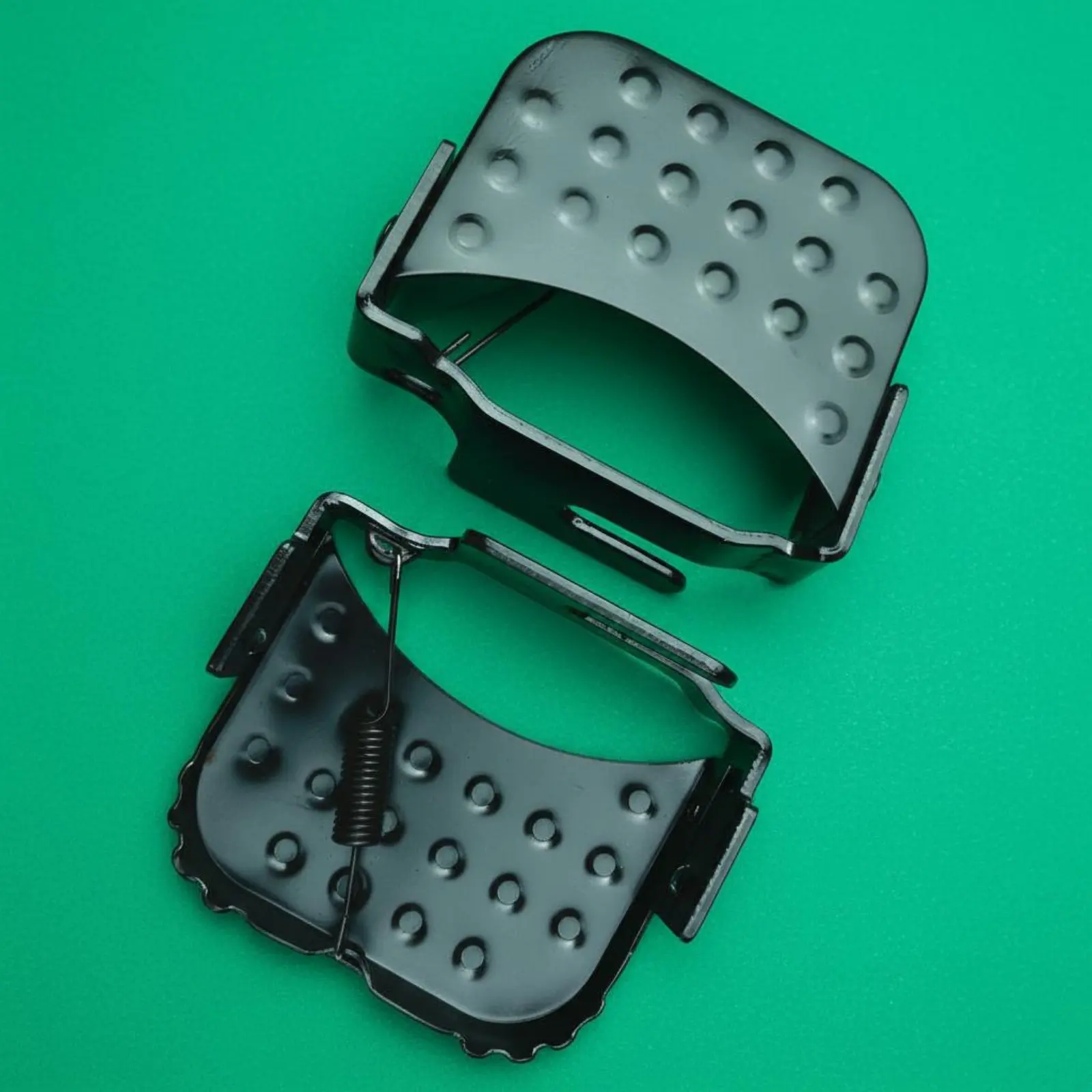 

2 Pieces Passenger Footrest Anti-Slip Surface Cycle Rear Shaft Pedal Foldable Rear Seat Pedal Universal Fit for Passengers