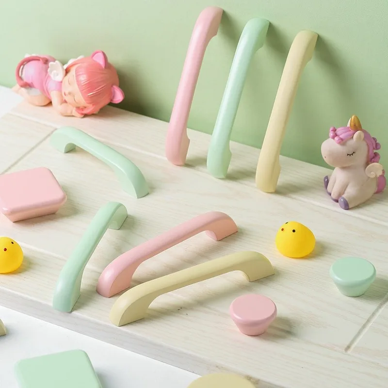 غرفة الأطفال الملونة ثقب واحد الأثاث مقبض 64-128 حفرة تباعد متعة وظيفية الزخرفية تسحب للأدراج و