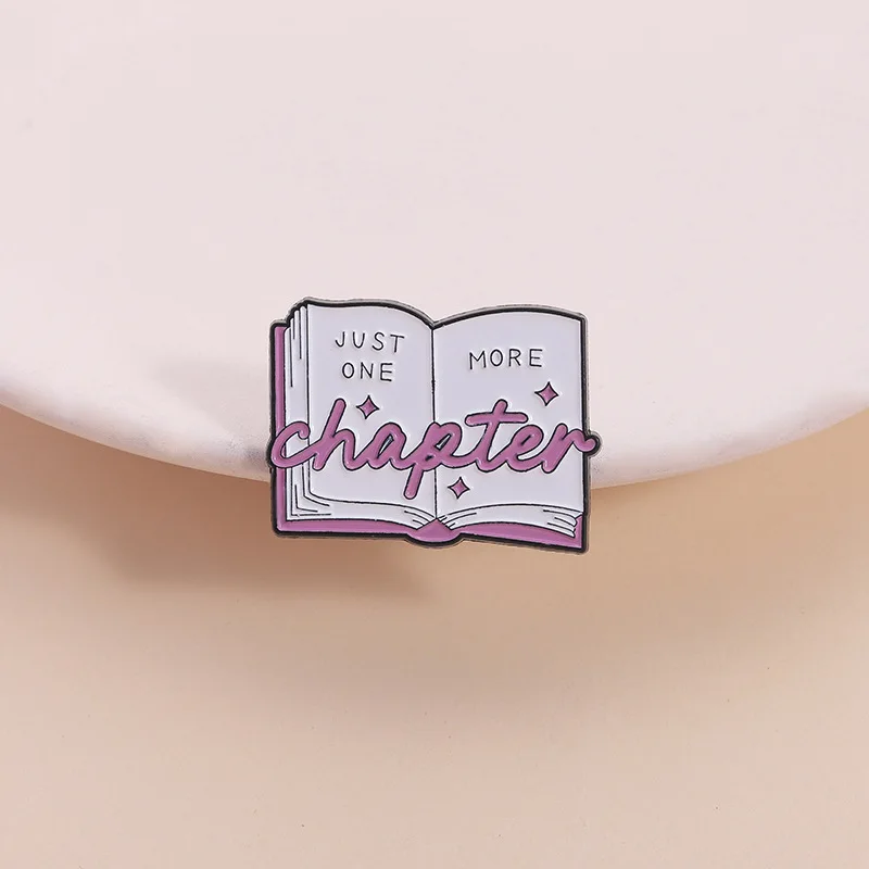 Livro rosa broche geométrico inglês legal versátil metal crachá colar agulha presente requintado espartilho
