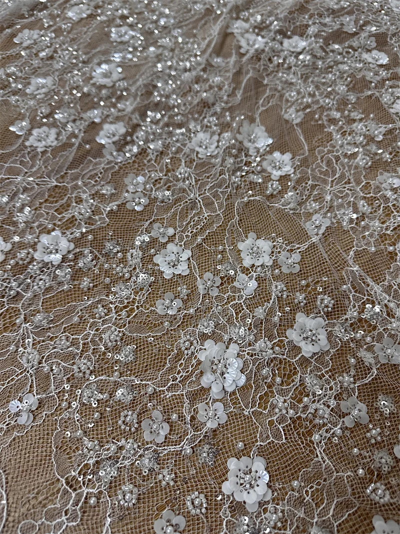 Off White Chantilly Lace Base Stickerei Blumen Spitzenstoff Französisches Brautkleid Kleid Spitzenstoff Material