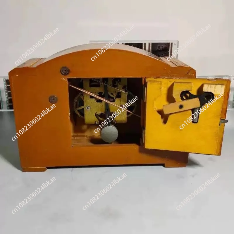 Vintage & antique clocks - functional mechanical timepieces
