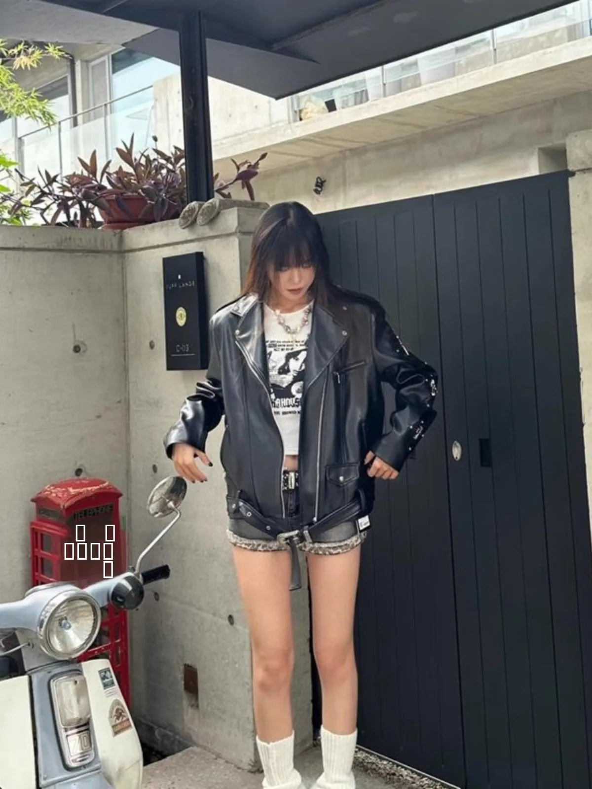 Amerikanische Retro-Lederjacke im Motorrad-Stil, Street-Fashion Damen-Oberbekleidung für Frühling und Herbst mit V-Ausschnitt und Reißverschluss