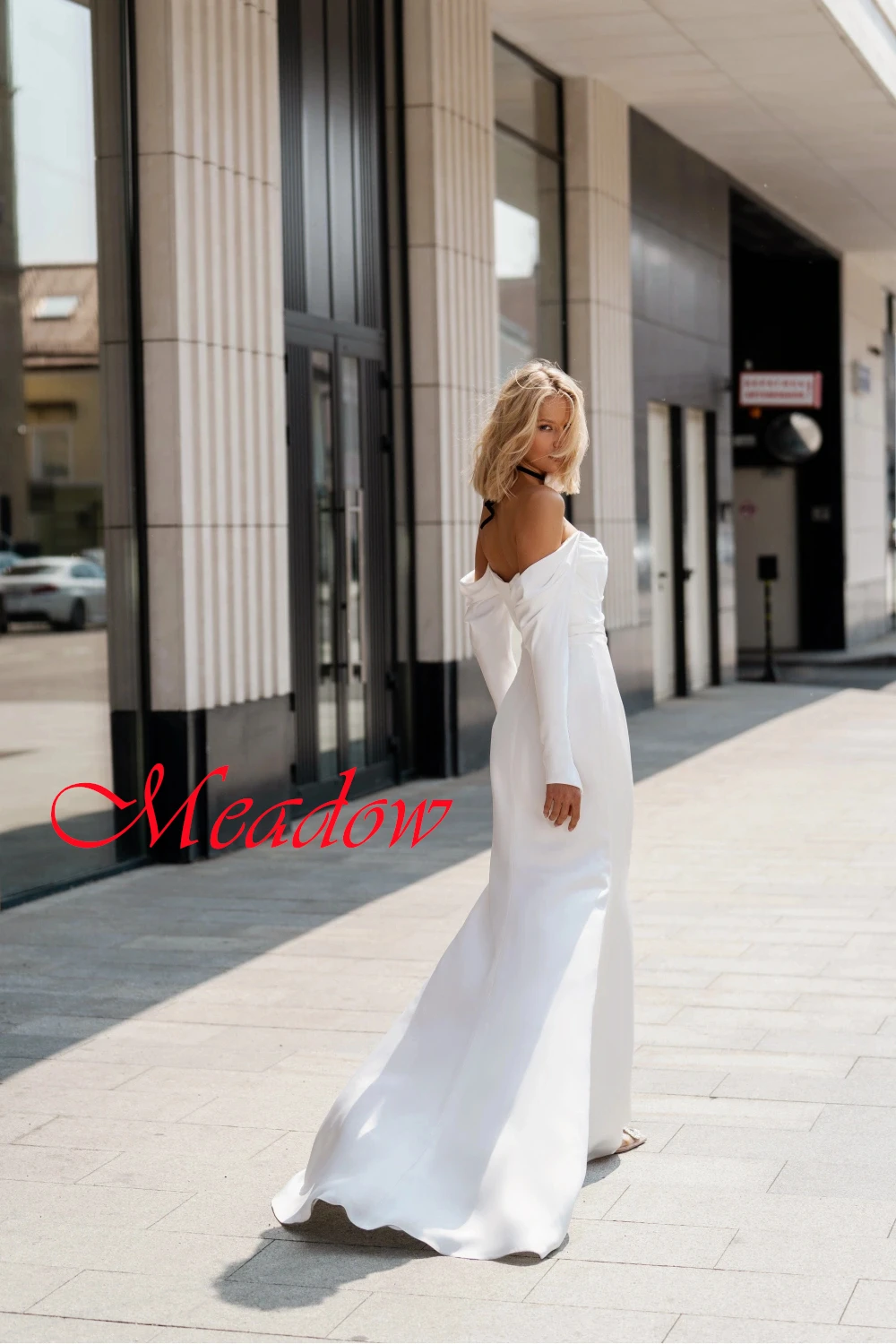 Personalizado requintado vestido de casamento de cetim branco de alta qualidade sem alças mangas compridas capela trem sem costas vestidos de noiva