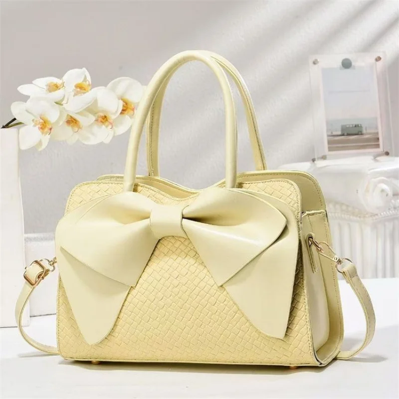 

Fashionable Luxury Brand Leather Women's Messenger Bag Elegant Classic Stylish Hardware Trendy Vintage Daily Commuter Bag​