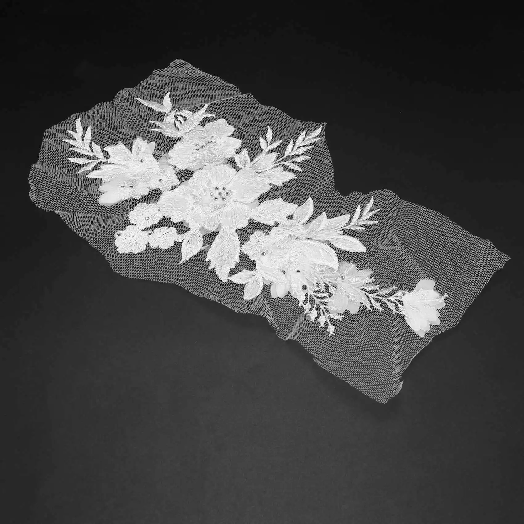 AT33 2X Beaded Hot Drilling Lace Bridal Beaded Flowers Embroidery Patches White