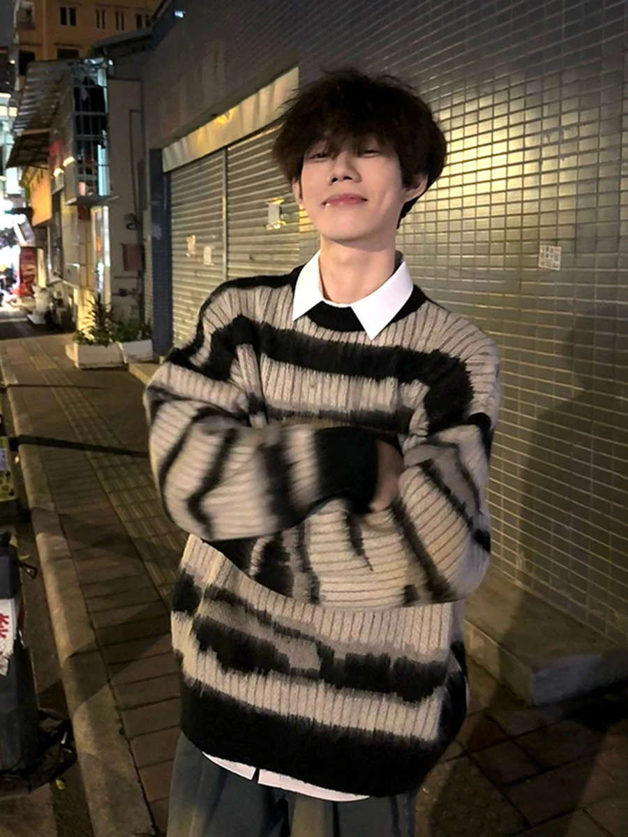 

Men's Winter Knitwear round Ne Striped Camere Sweater Base Layer irt Comfortable Loose Fit Long Sve Casual Sle