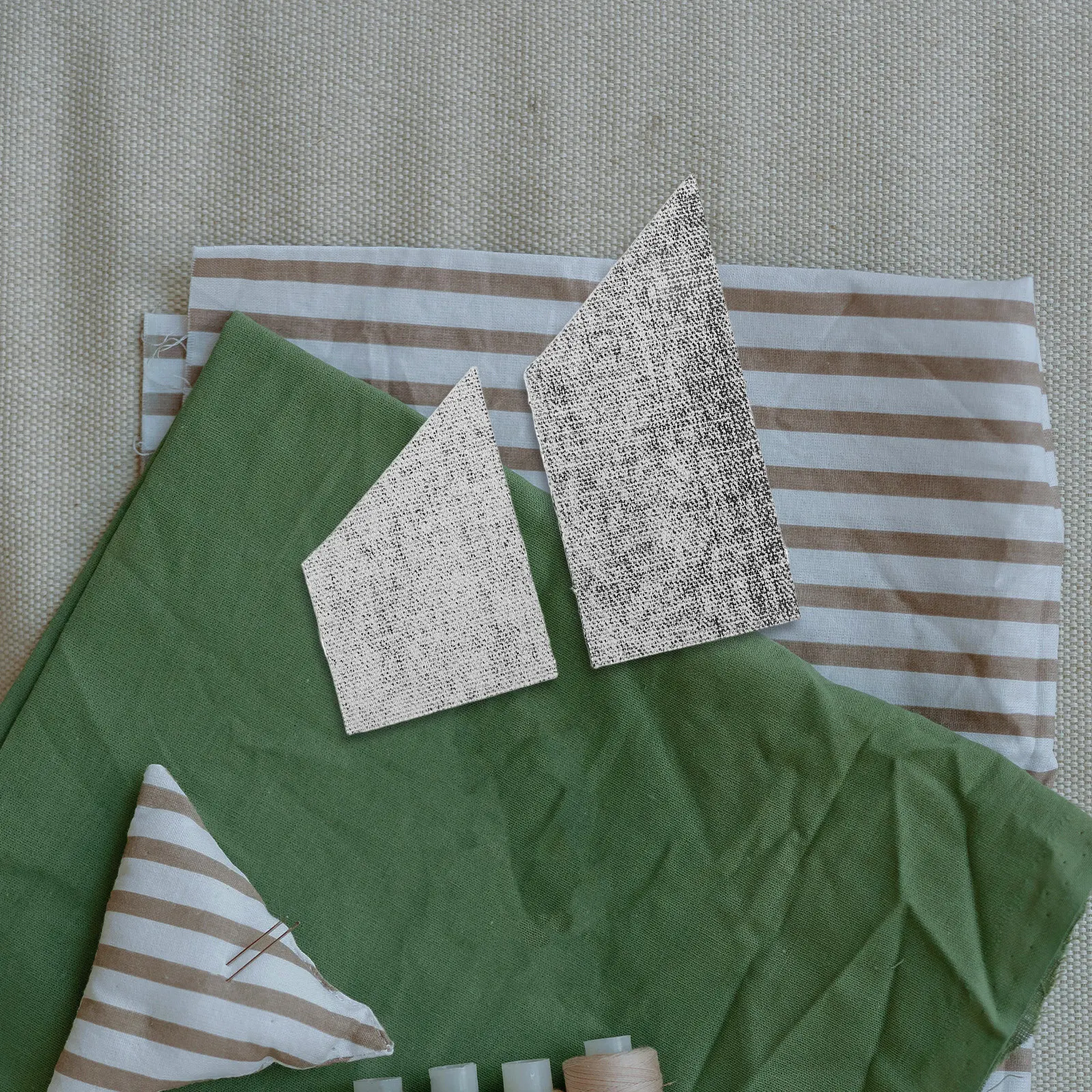 

12Pcs Billiard Table Cushion Facing Replacement Rubber Bumper Pads Pool Table Rail Protection Parts for Home Sports Club Use