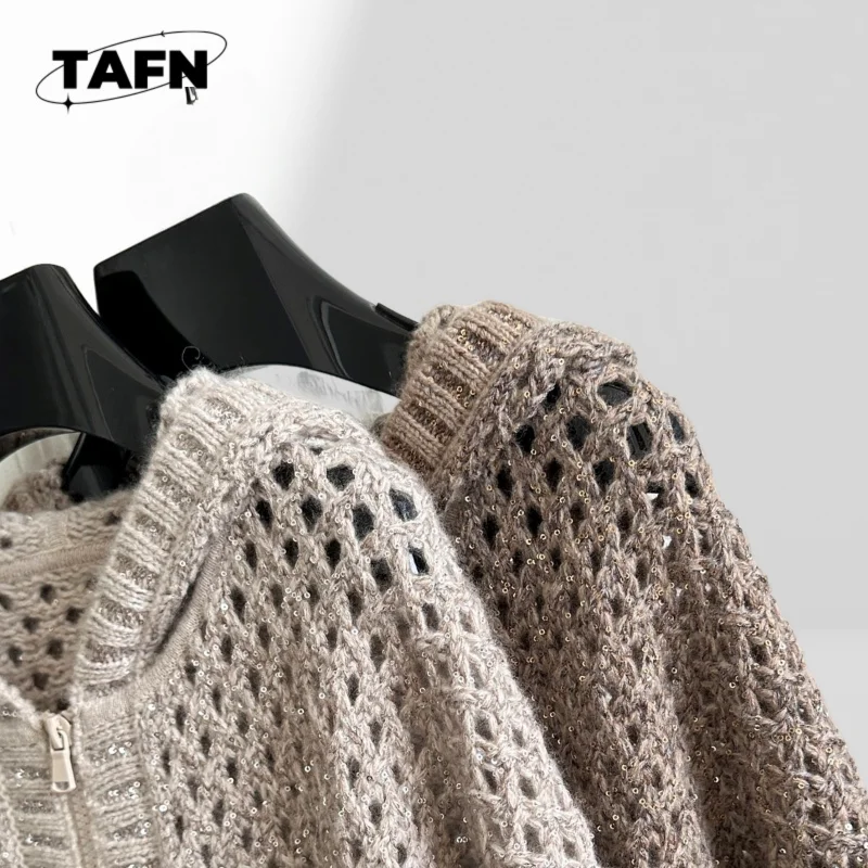 25 Classic Cashmere Cardigan with Retro Flair, Cozy and Fashionable for Casual Wear Warm  Comfortable for Casual Outings AI0977